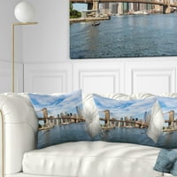 Designart Nyári nap Brooklyn Bridge - Cityscape Drow Pillow - 18x18