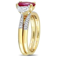 1- Carat T.G.W. Az ovális vágott rubin, a szívvágás fehér zafír és a carat T.W. Kerek vágott gyémánt 10KT sárga arany 3-kő menyasszonyi